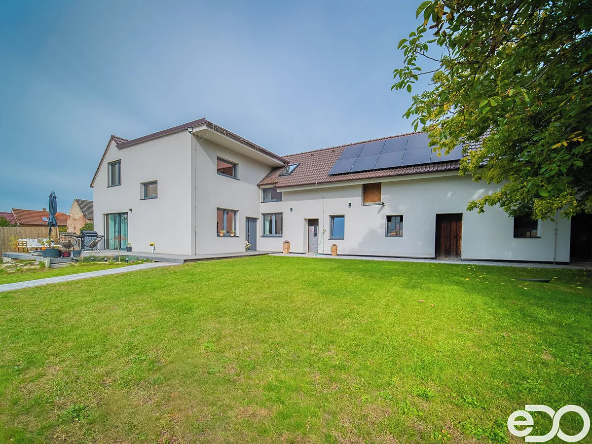 Prodej rodinného domu 316 m², pozemek 736 m²